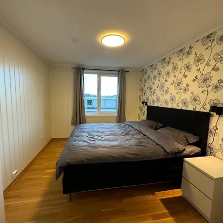 Charming 3-Bedroom Apartment In The Heart Of Kristiansund Exterior photo