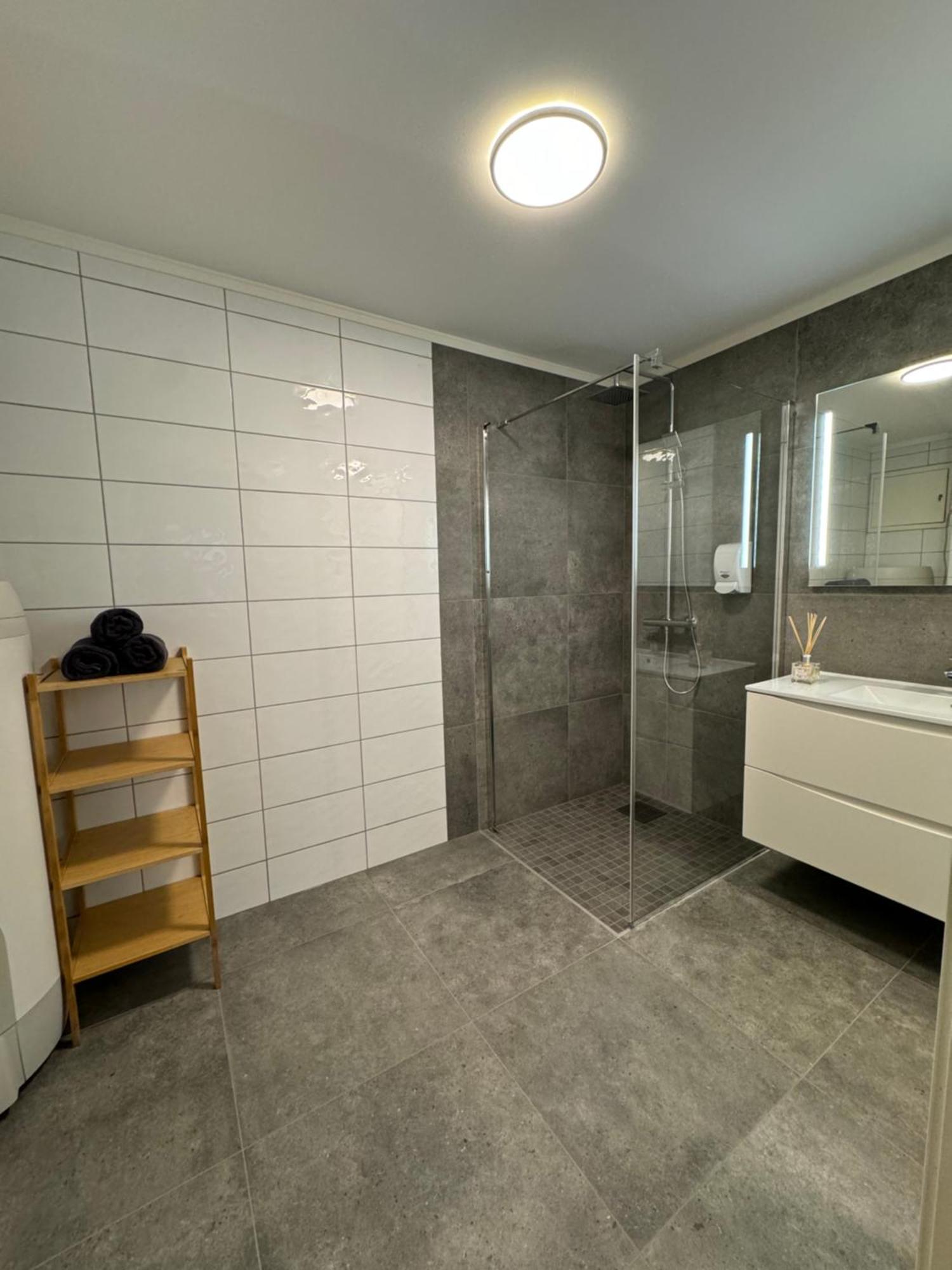 Charming 3-bedroom In The Heart Of Apartment *